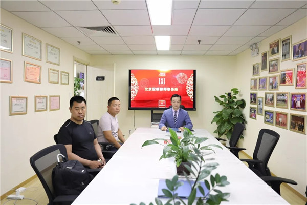 周旭亮律师